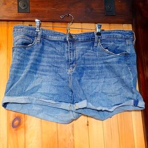 Universal thread plus shorts